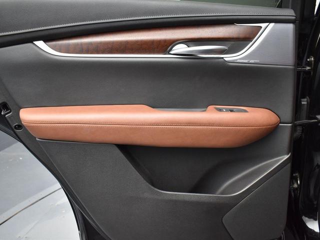 Photo of 2024 Stellar Black Metallic Cadillac XT5