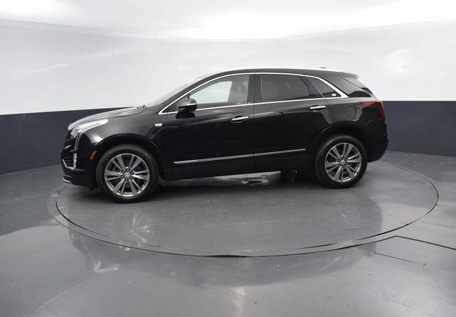 Photo of 2024 Stellar Black Metallic Cadillac XT5