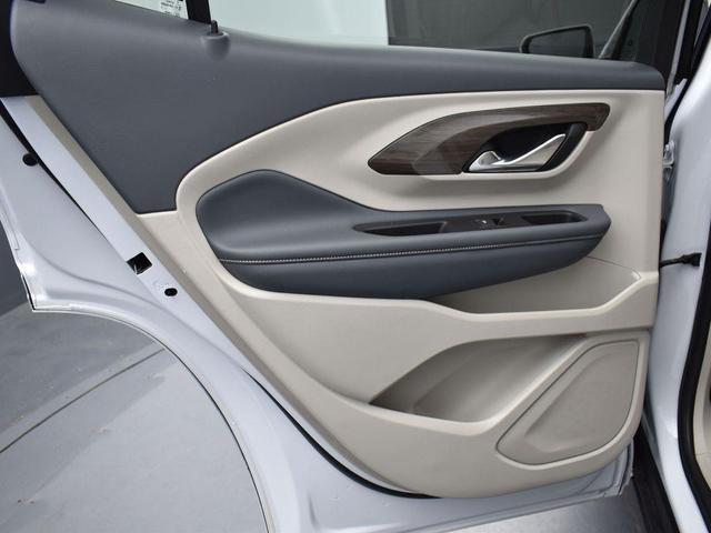 Photo of 2022 White Frost Tricoat GMC Terrain