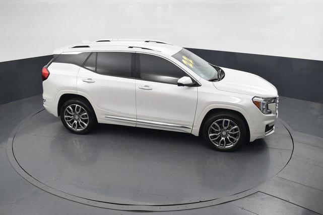 Photo of 2022 White Frost Tricoat GMC Terrain