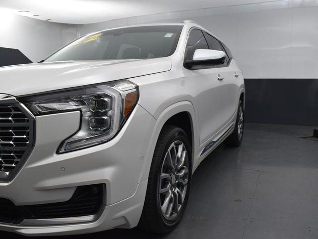 Photo of 2022 White Frost Tricoat GMC Terrain