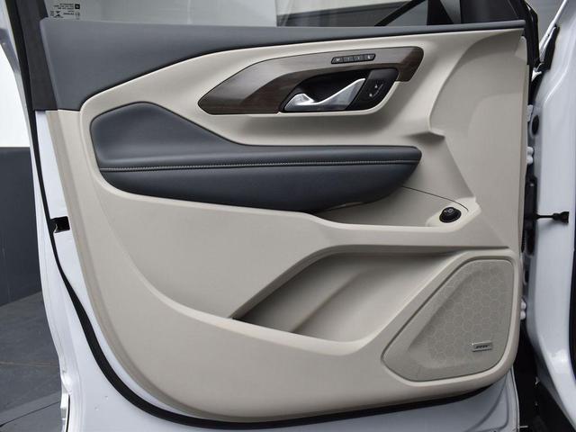 Photo of 2022 White Frost Tricoat GMC Terrain