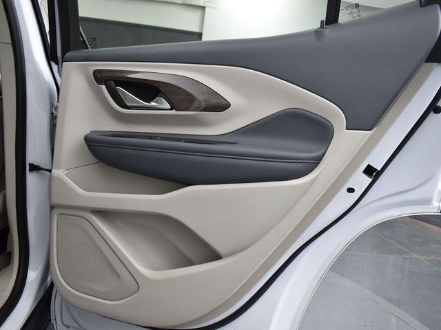 Photo of 2022 White Frost Tricoat GMC Terrain