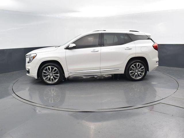 Photo of 2022 White Frost Tricoat GMC Terrain