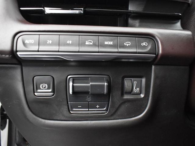 Photo of 2023 Crystal White Tricoat Cadillac Escalade