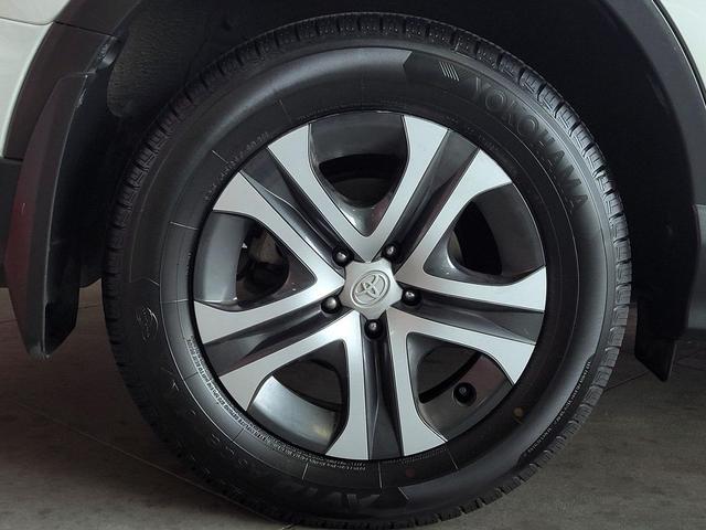 Photo of 2018 Super White Toyota RAV4