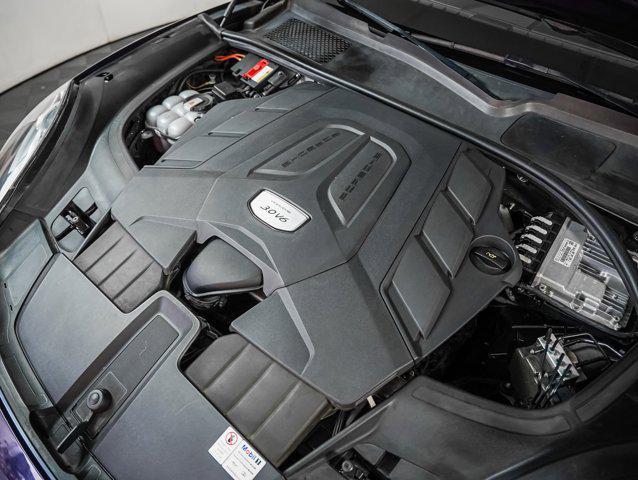 Photo of 2019 Purpurite Porsche Cayenne
