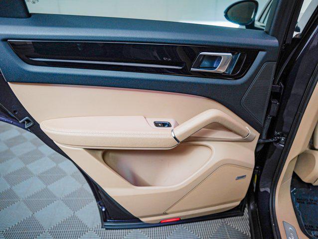 Photo of 2019 Purpurite Porsche Cayenne