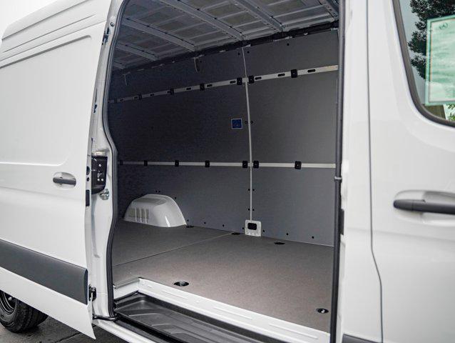 Photo of 2025 Arctic White Mercedes-Benz Sprinter 3500