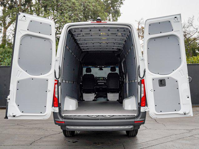 Photo of 2025 Arctic White Mercedes-Benz Sprinter 3500