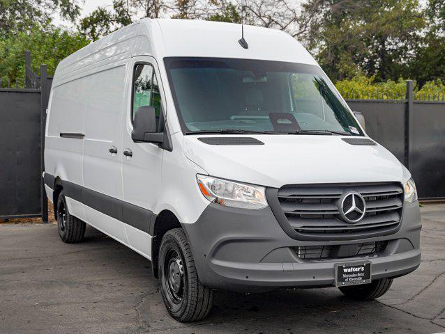 Photo of 2025 Arctic White Mercedes-Benz Sprinter 3500