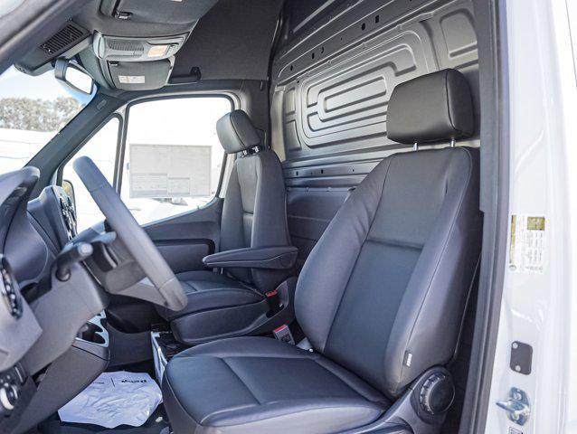 Photo of 2025 Arctic White Mercedes-Benz Sprinter 2500