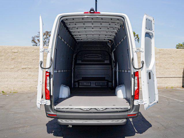 Photo of 2025 Arctic White Mercedes-Benz Sprinter 2500