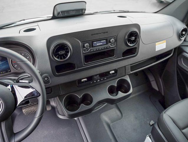 Photo of 2025 Arctic White Mercedes-Benz Sprinter 2500