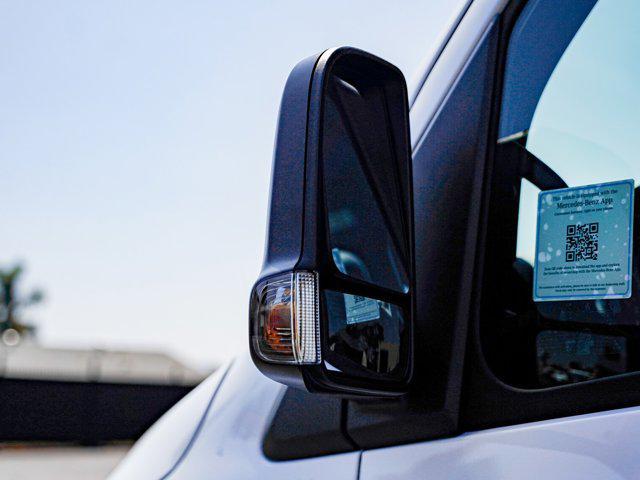 Photo of 2025 Arctic White Mercedes-Benz Sprinter 2500