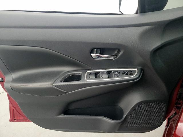 Photo of 2022 Burgundy Nissan Versa