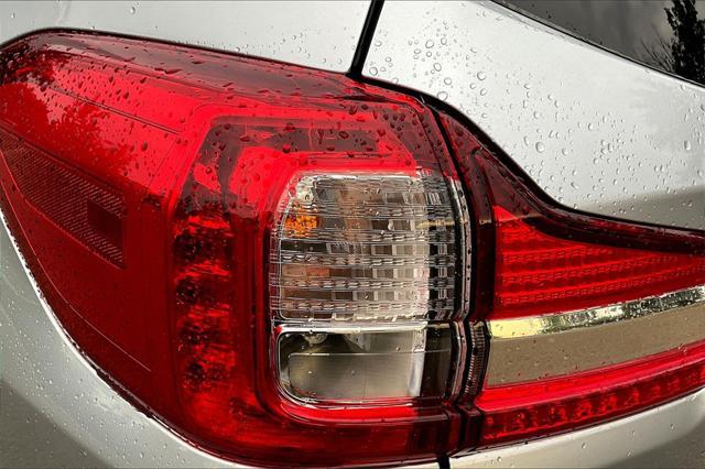 Photo of 2022 Ice Silver Metallic Subaru Ascent