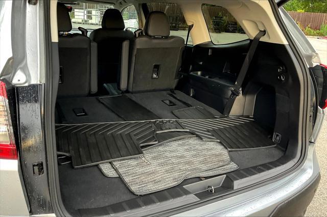 Photo of 2022 Ice Silver Metallic Subaru Ascent