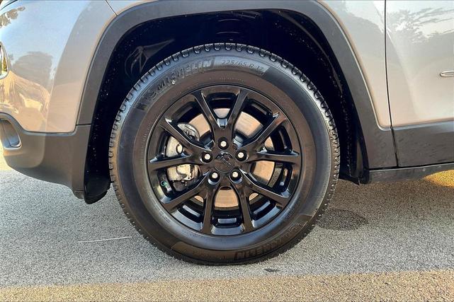 Photo of 2018 Billet Silver Metallic Clearcoat Jeep Cherokee