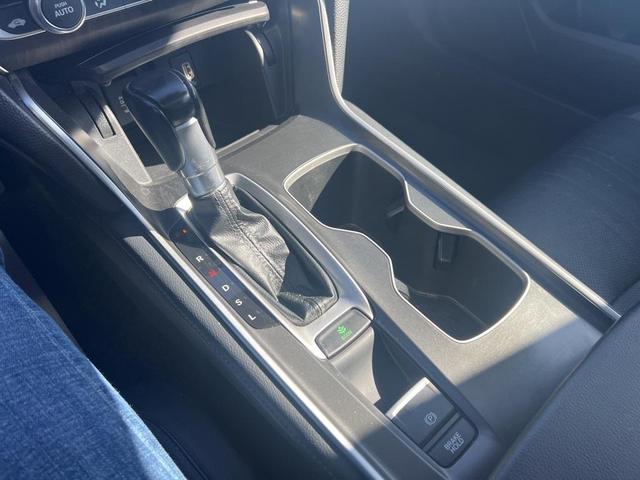 Photo of 2018 Lunar Silver Metallic Honda Accord