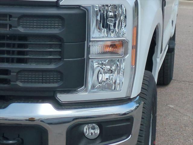 Photo of 2025 Oxford White Ford F-350