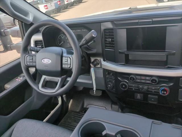 Photo of 2025 Oxford White Ford F-350