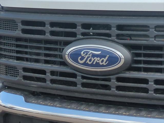 Photo of 2025 Oxford White Ford F-350