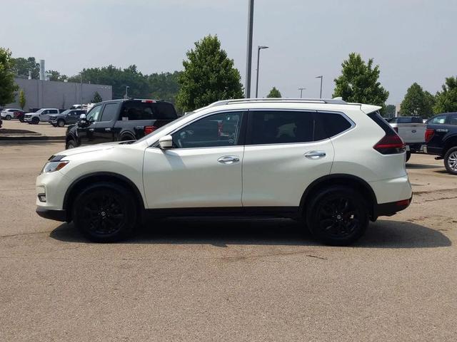 Photo of 2019 White Nissan Rogue