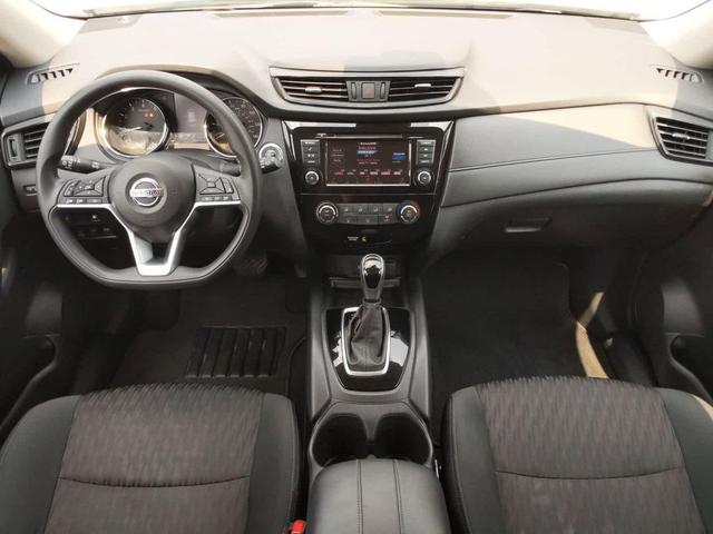 Photo of 2019 White Nissan Rogue