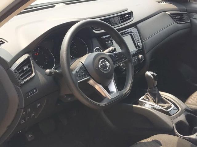 Photo of 2019 White Nissan Rogue
