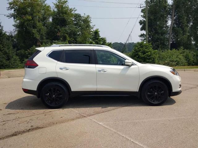 Photo of 2019 White Nissan Rogue