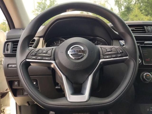 Photo of 2019 White Nissan Rogue