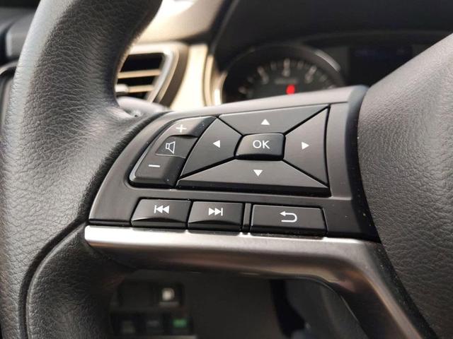 Photo of 2019 White Nissan Rogue