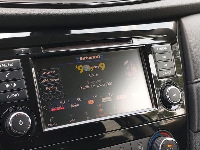 Photo of 2019 White Nissan Rogue