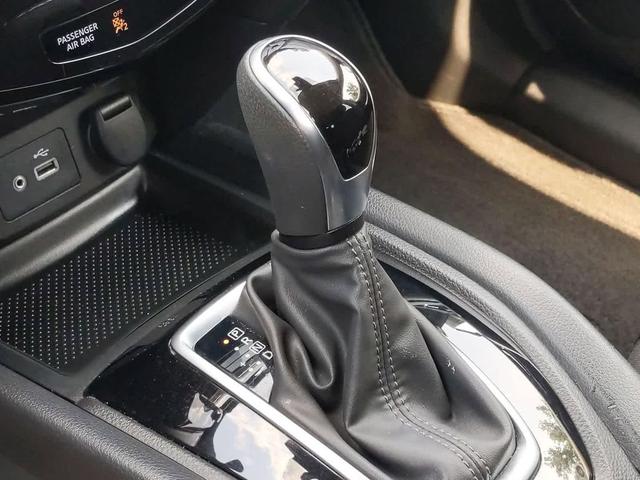Photo of 2019 White Nissan Rogue