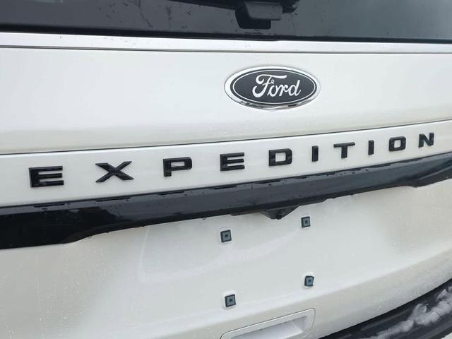Photo of 2024 Star White Ford Expedition Max