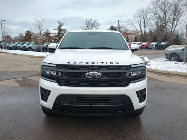 Photo of 2024 Star White Ford Expedition Max