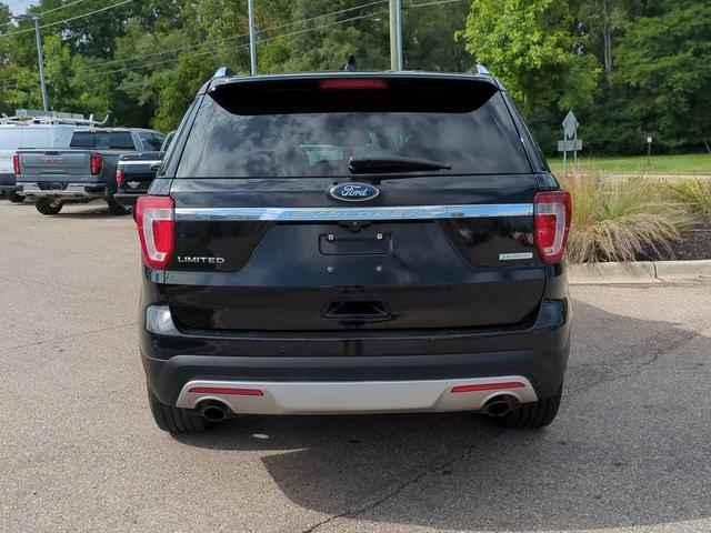 Photo of 2017 Shadow Black Ford Explorer