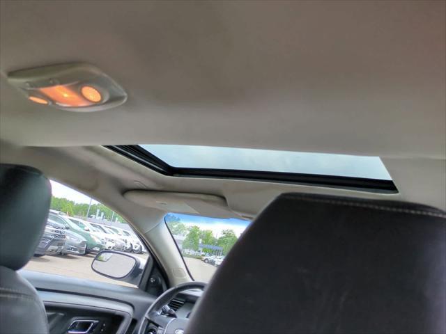 Photo of 2012 White Platinum Tri-Coat Metallic Ford Taurus