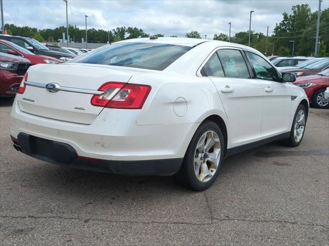 Photo of 2012 White Platinum Tri-Coat Metallic Ford Taurus