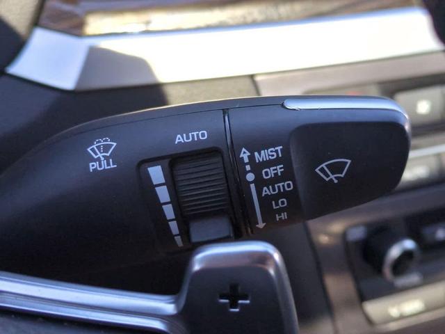 Photo of 2018 Victoria Black Genesis G80