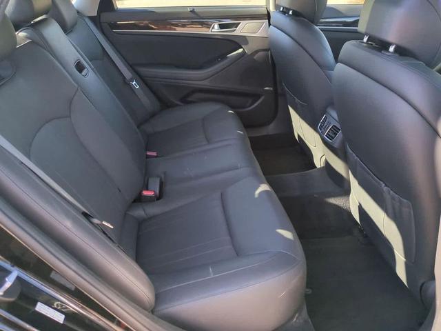 Photo of 2018 Victoria Black Genesis G80