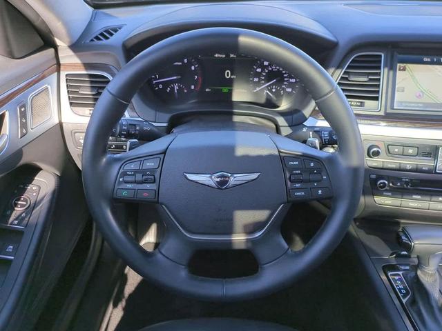 Photo of 2018 Victoria Black Genesis G80