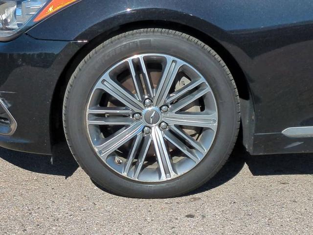 Photo of 2018 Victoria Black Genesis G80
