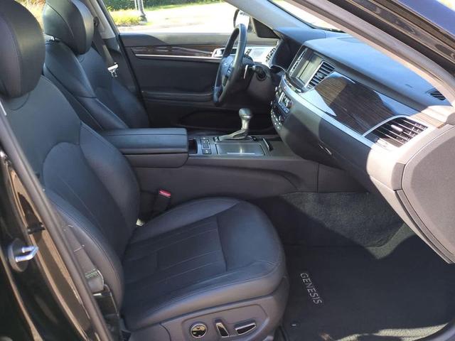Photo of 2018 Victoria Black Genesis G80