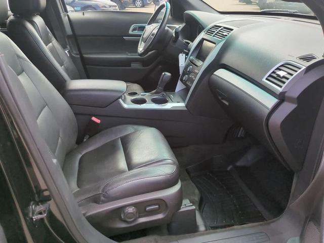 Photo of 2014 Tuxedo Black Metallic Ford Explorer
