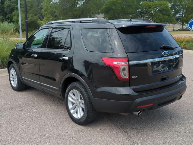 Photo of 2014 Tuxedo Black Metallic Ford Explorer