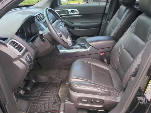 Photo of 2014 Tuxedo Black Metallic Ford Explorer