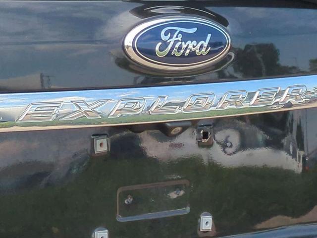 Photo of 2014 Tuxedo Black Metallic Ford Explorer