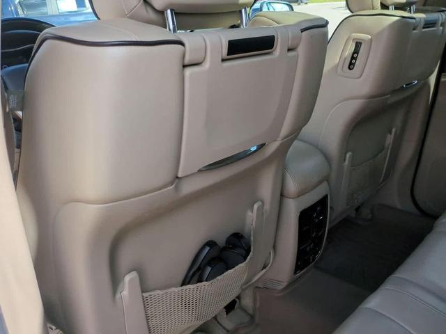 Photo of 2017 True Blue Pearlcoat Jeep Grand Cherokee